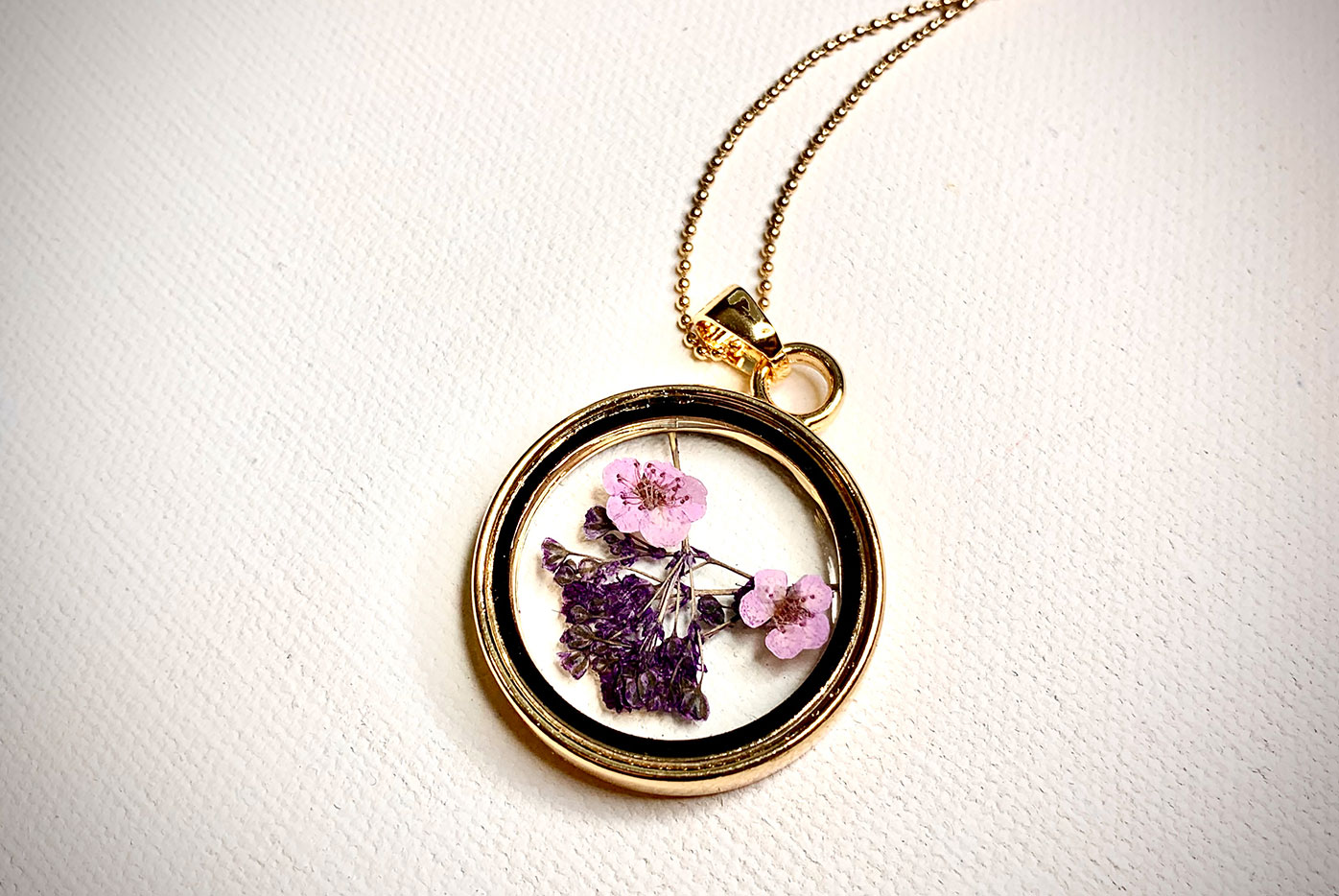 dried-flower-pendant-necklace